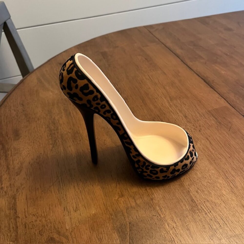 Wild Eye Designs High Heel Stiletto Leopard Print Wine Bottle Holder - Picture 3 of 6